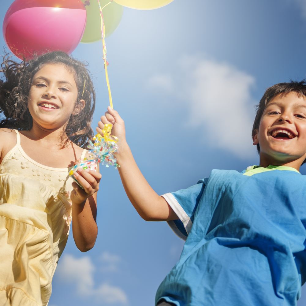 childrenwithballoons